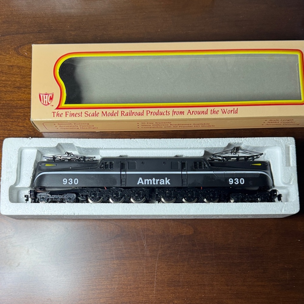 IHC Amtrak GG-1 Black HO Scale Model Train Locomotive (New)